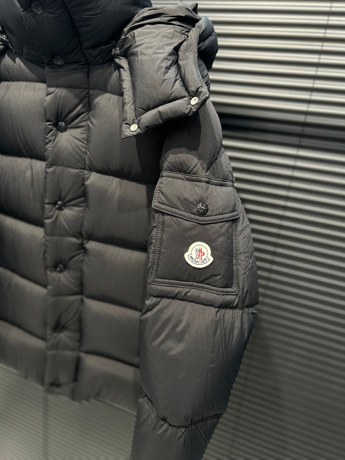 Moncler Gold Badge Detachable-Sleeve Down Coat (Unisex)