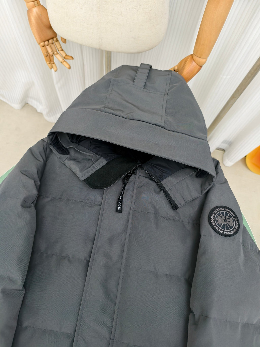 Canada Goose Wyndham Hooded Down Jacket — Graphite