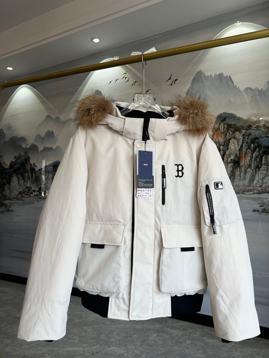 MLB NY Yankees Fur-Trim Hooded Down Bomber Jacket (Unisex)