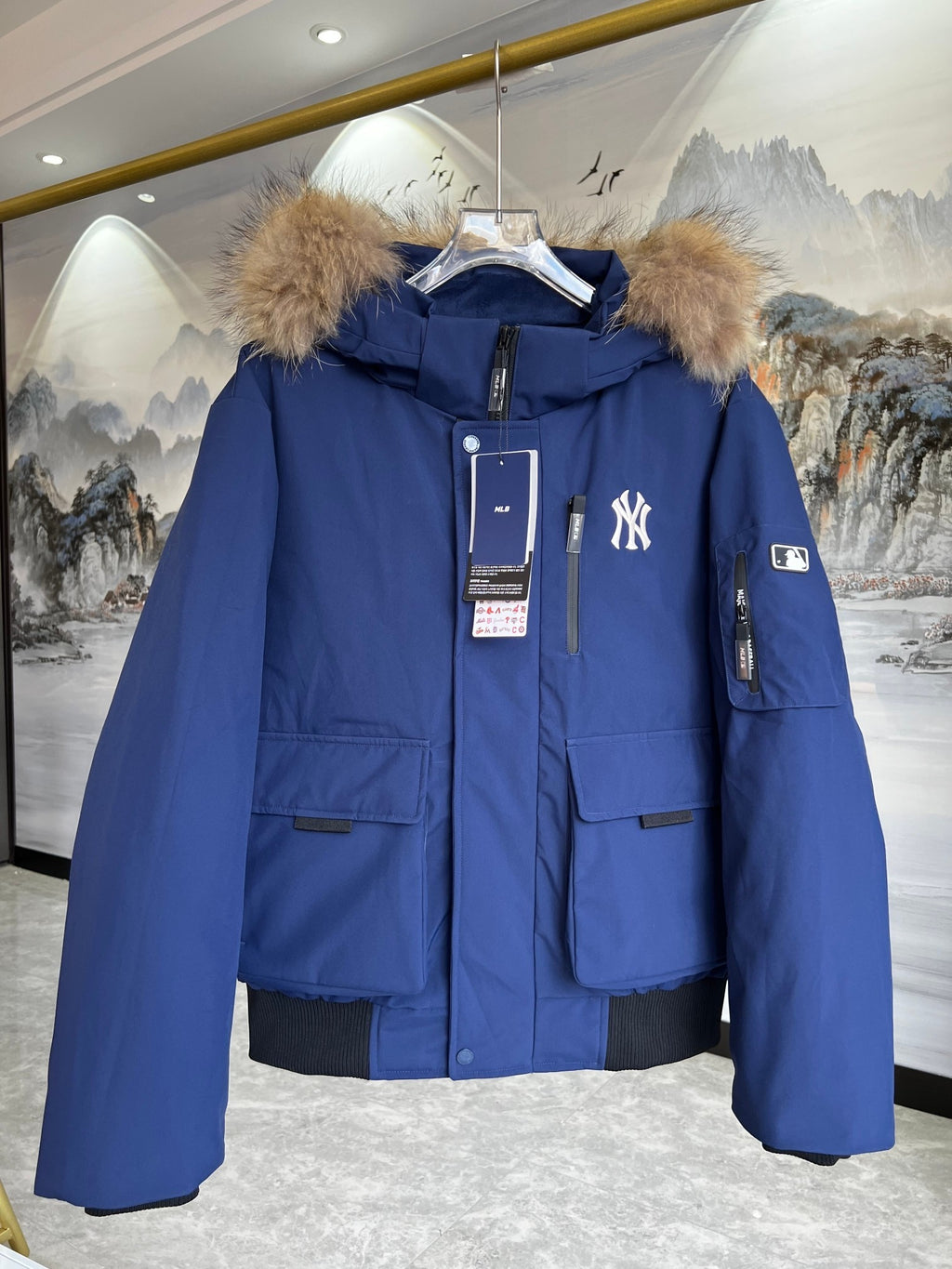 MLB NY Yankees Fur-Trim Hooded Down Bomber Jacket (Unisex)