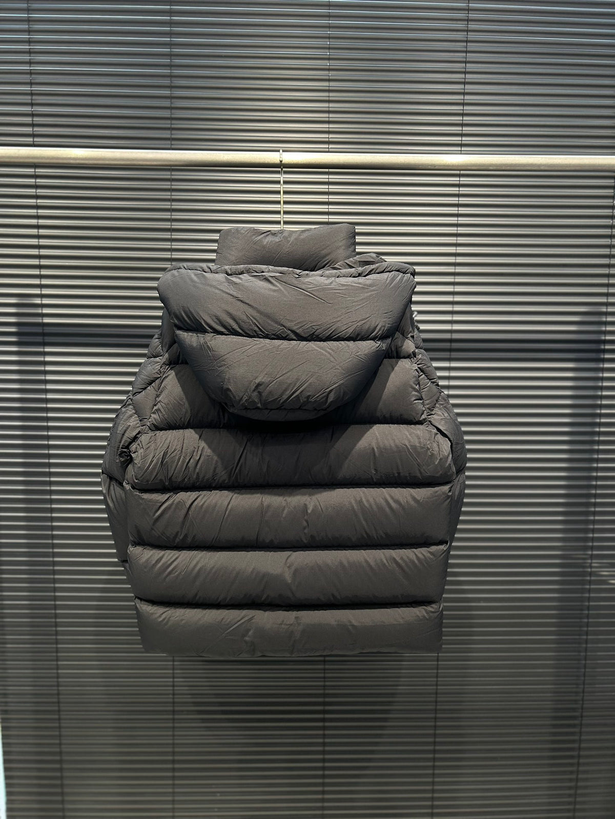 Moncler Gold Badge Detachable-Sleeve Down Coat (Unisex)