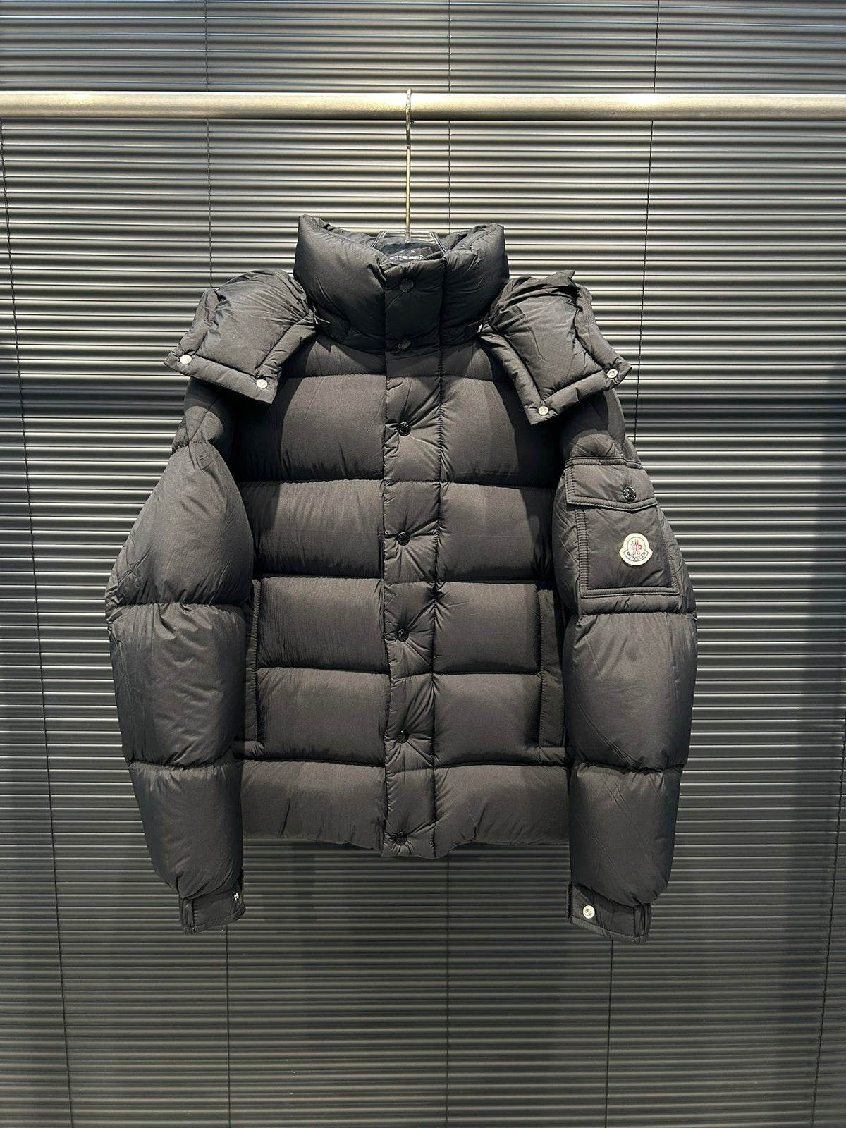 Moncler Gold Badge Detachable-Sleeve Down Coat (Unisex)
