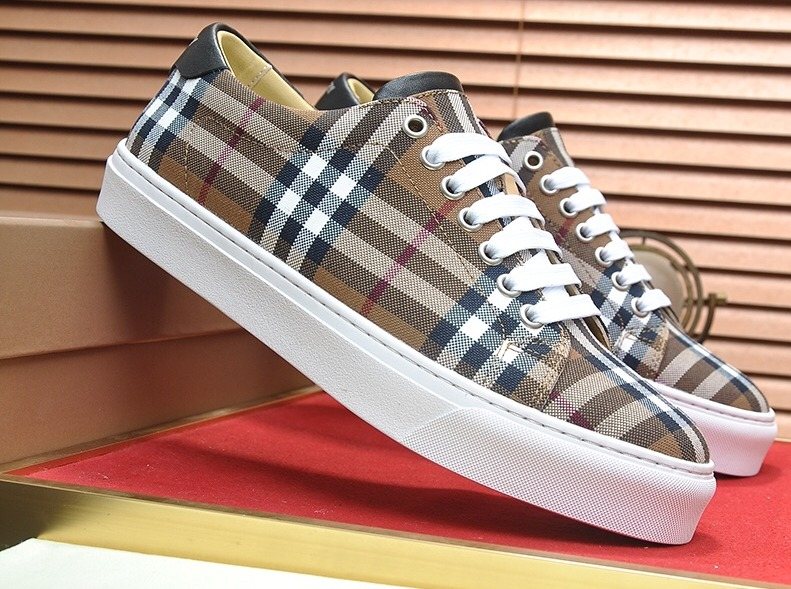 Burberry Beige Plaid Low-Top Sneakers - White Laces And Rubber Sole