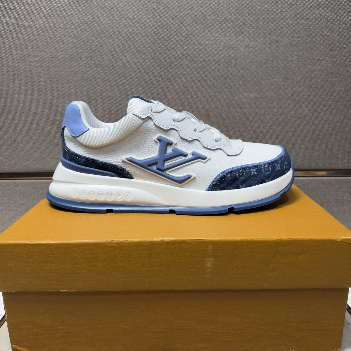 Louis Vuitton Contrast-Trim Low-Top Sneakers