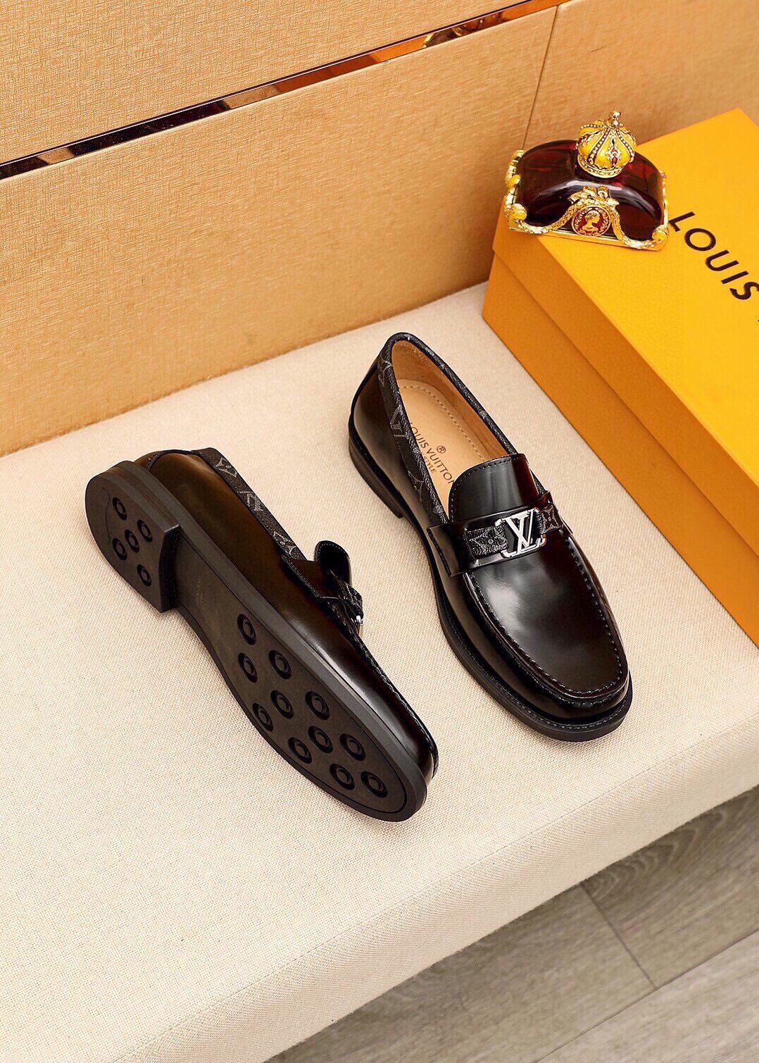 Louis Vuitton Moc-Toe Hardware Loafers