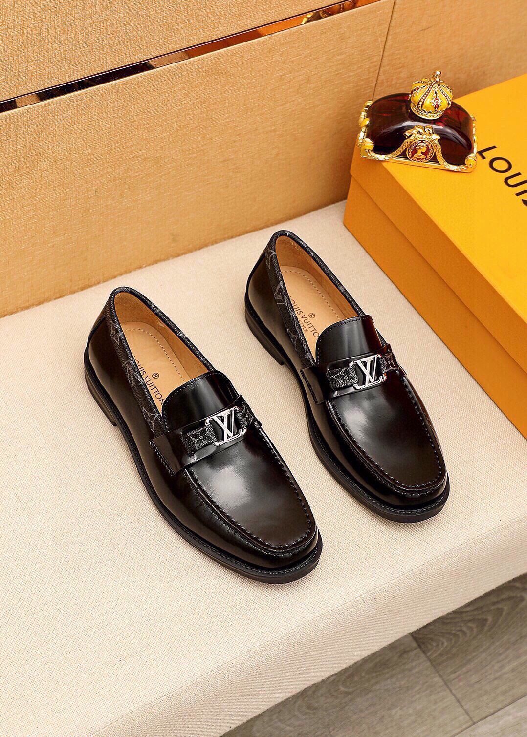 Louis Vuitton Moc-Toe Hardware Loafers