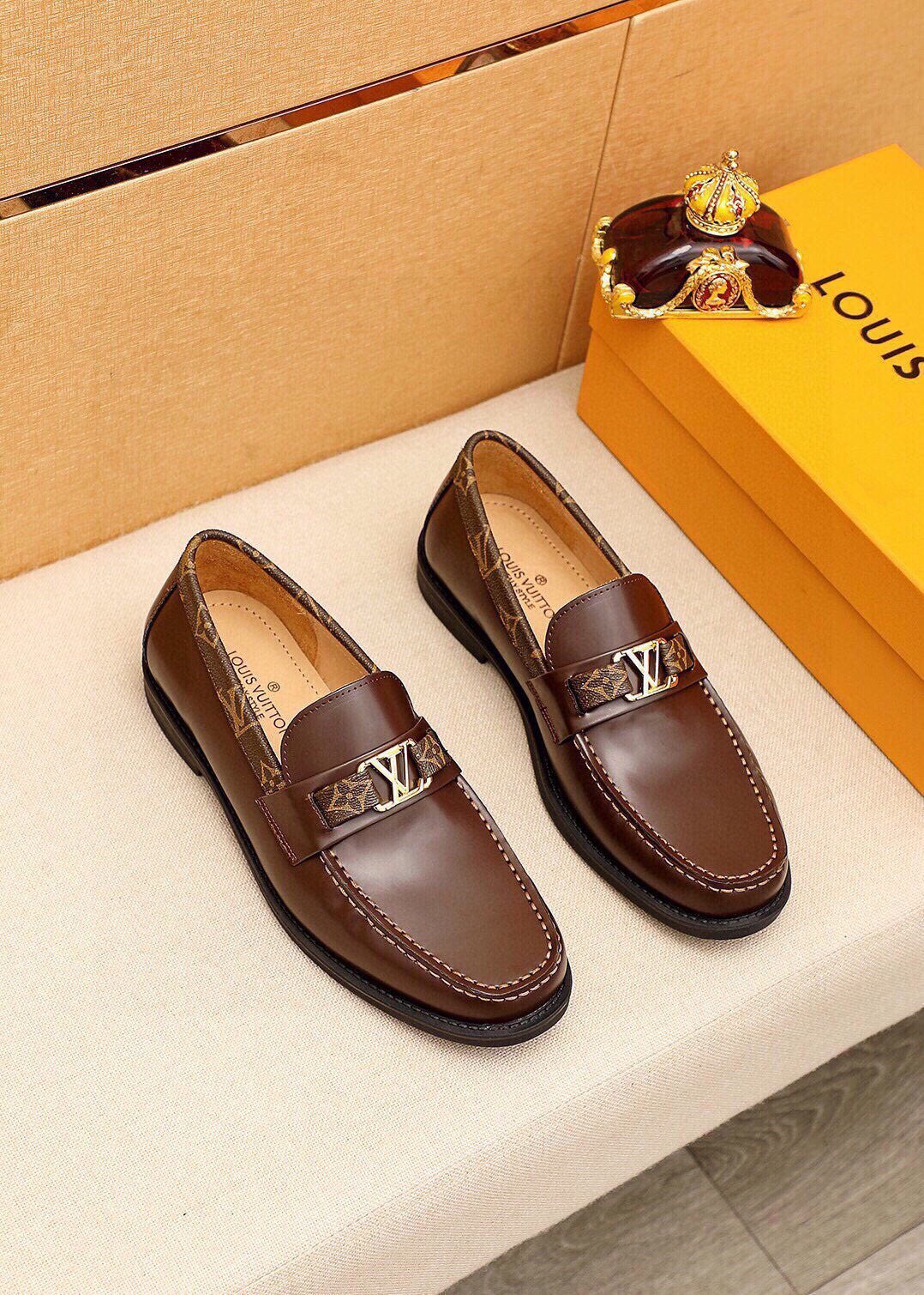 Louis Vuitton Moc-Toe Hardware Loafers